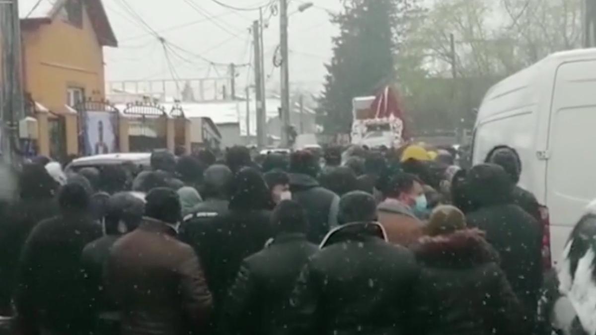 sicriul aly sadoveanu scos din casa muzica din nasul