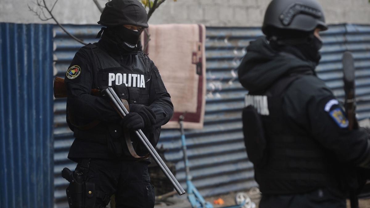 femeia din clinceni care s a trezit cu mascatii in casa a fost agresata de acestia arata