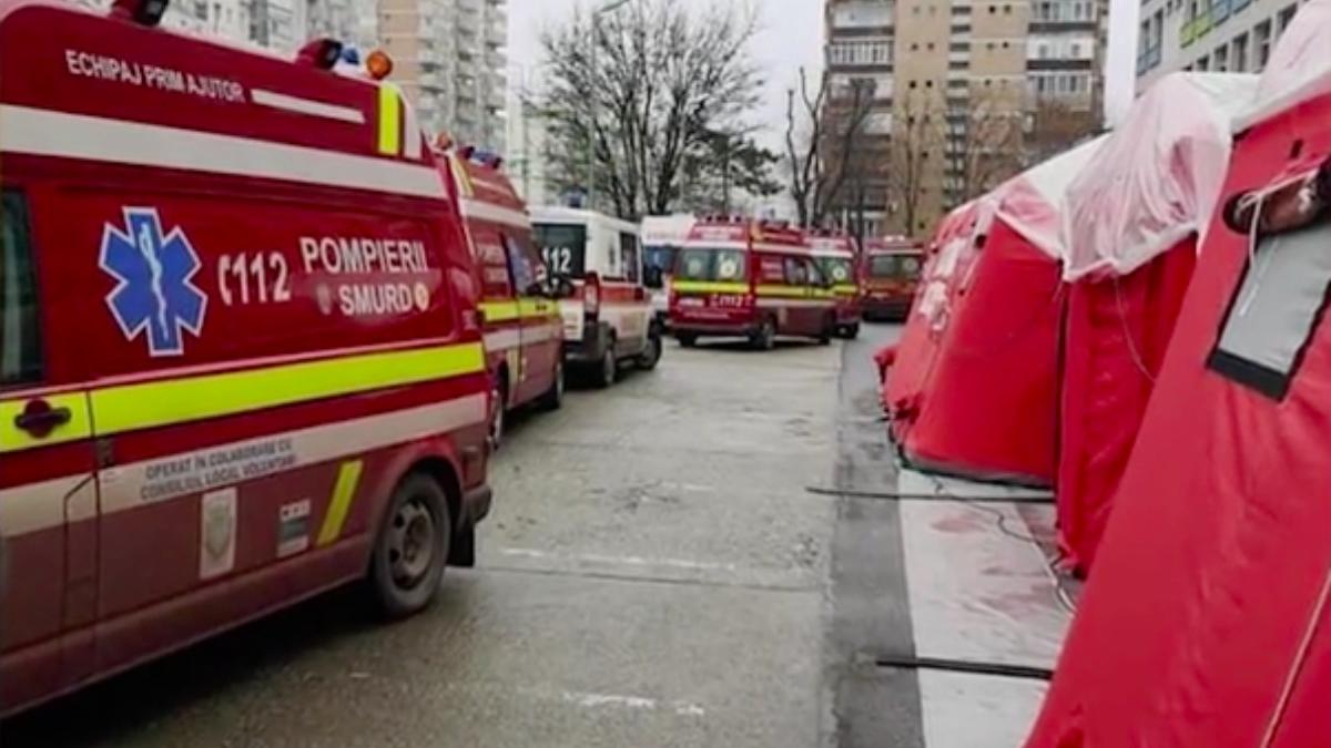 coada de ambulante la spitalele din bucuresti pacientii nu mai au loc in camerele de garda