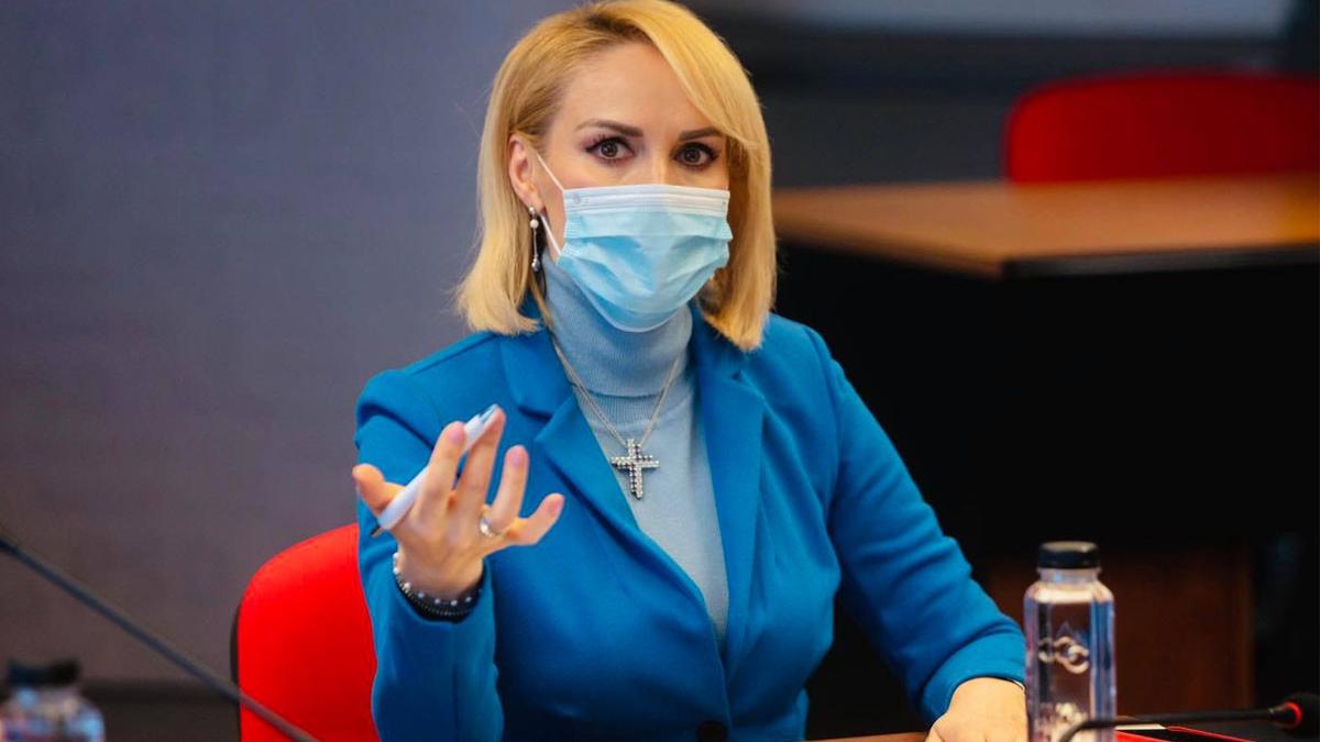 Gabriela Firea: "Vlad Voiculescu este dovada vie a imposturii și a oportunismului care definește guvernul Cîțu"