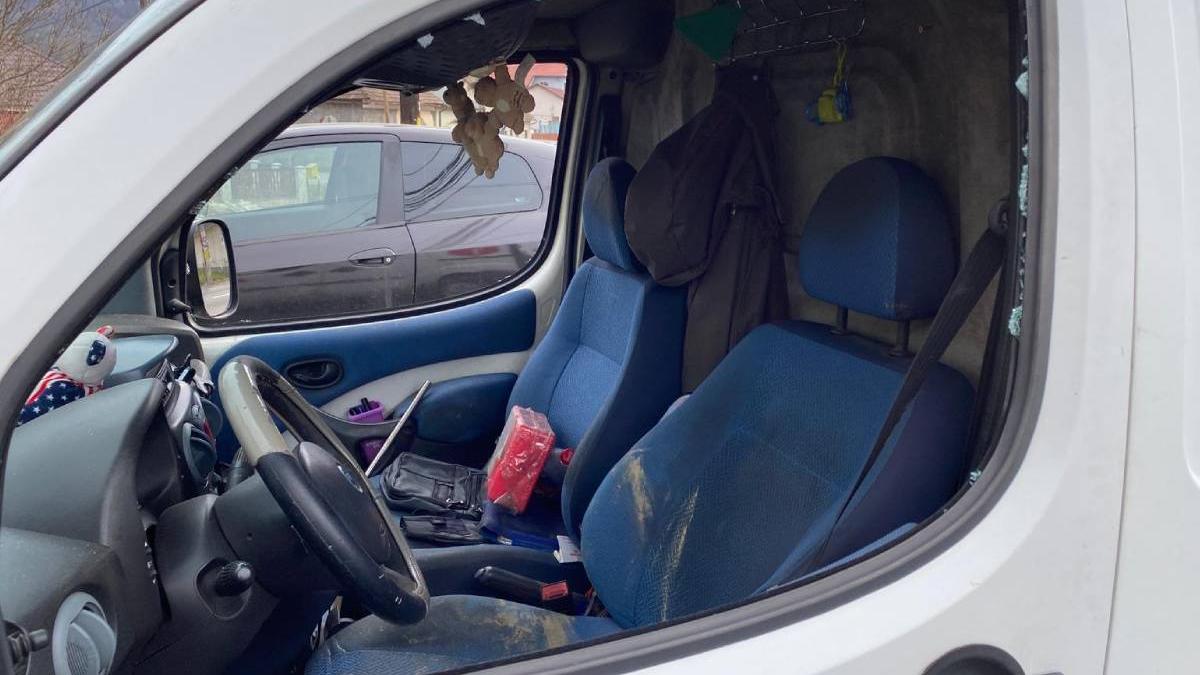 curier batut lautar celebru baia mare livrat pachet