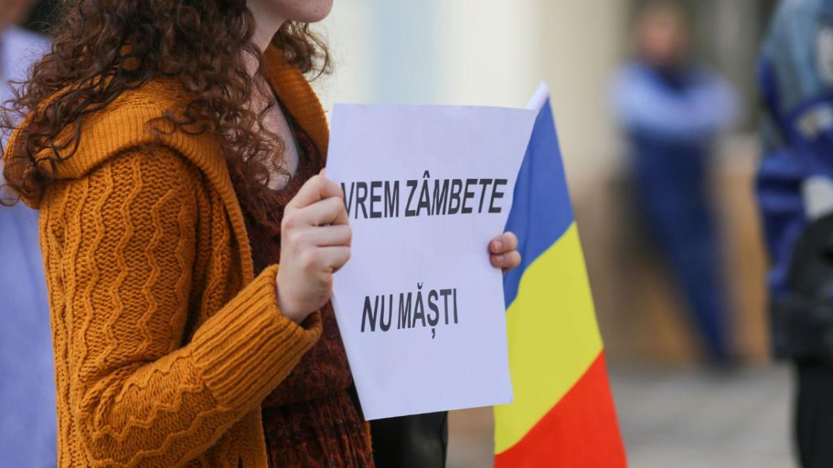 masca protectie distantare fizica epidemie covid 19