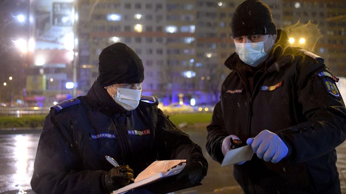 tineri loviti pumni strada arad