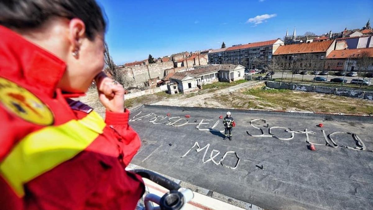 pompier timis a cerut iubita in casatorie mesaj accesorii stingerea incendiilor