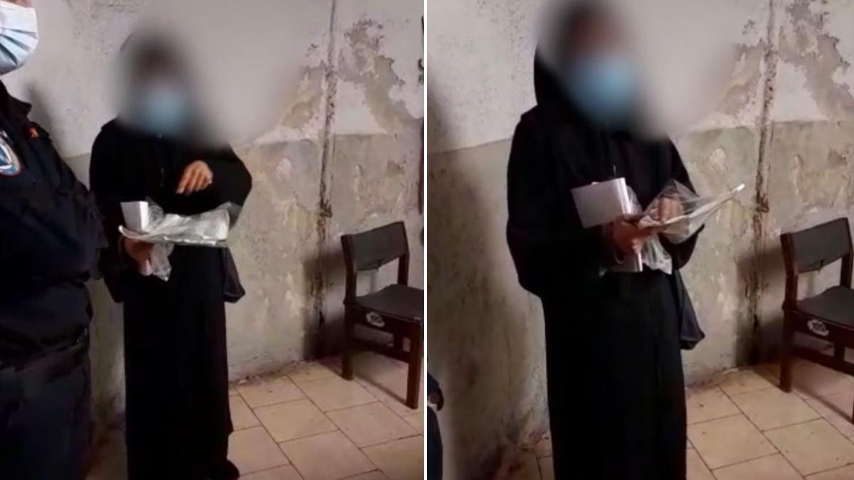 barbat imbracat haine maicuta cersit metrou pijamale