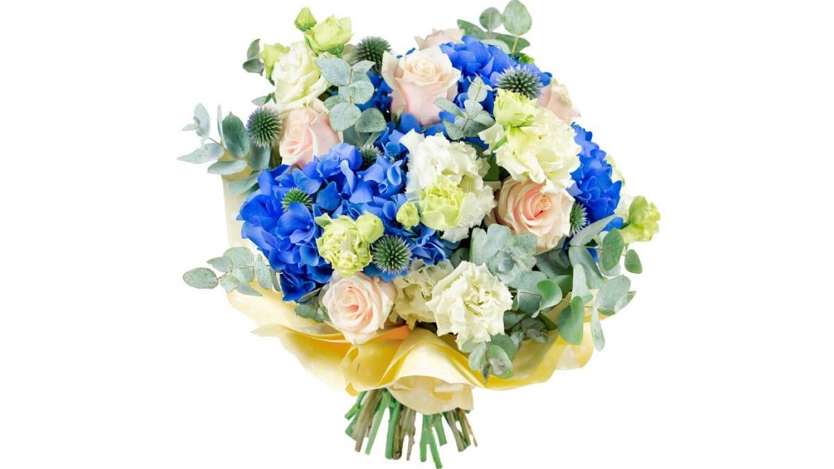 o floare pentru femeia iubita din viata noastra