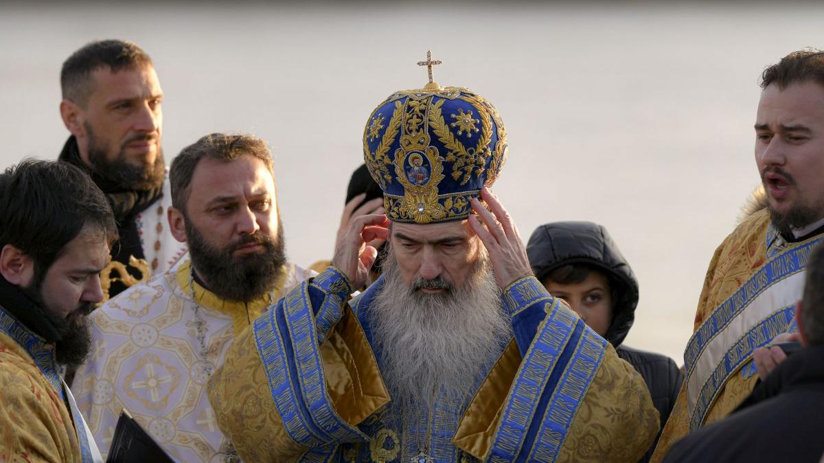 ÎPS Teodosie, reacţie după propunerea ca bisericile să se închidă de Paşte la ora 2 dimineaţa: "Cu Dumnezeu nu negociem. Nici turcii, nici comuniştii nu ne-au interzis sărbătorile!"