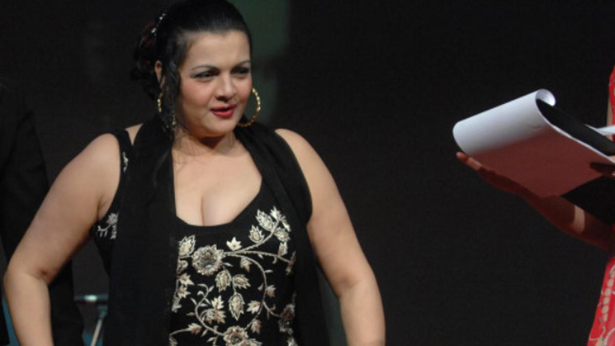 cornelia catanga a murit