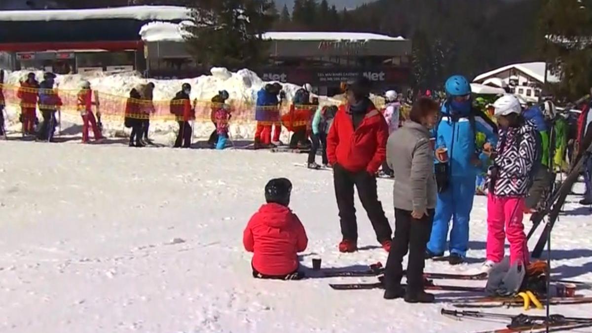 cozi uriase telegonda turisti poiana brasov partii