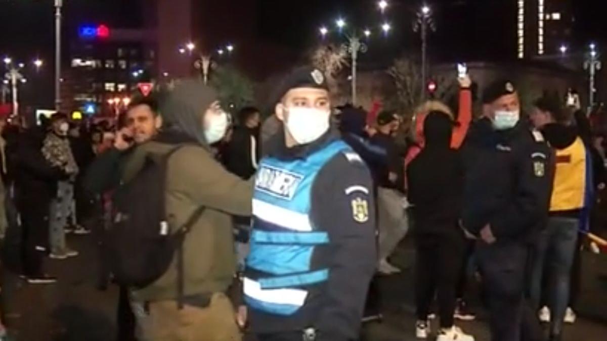 galerii fotbal anti restrictii piata victoriei