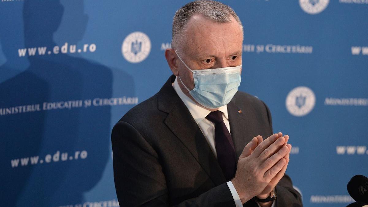 sorin cimpeanu ministru educatie clase terminare ore remediale vacanta