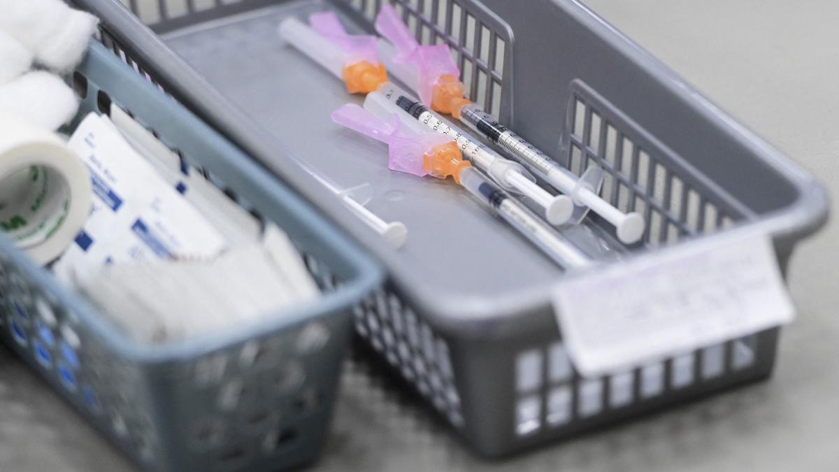 ema investigheaza 62 cazuri rare coagulare sange vaccinare