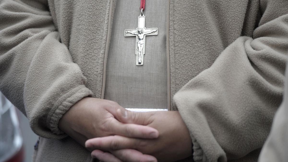 fata de preot condamnata inchisoare executare tentativa omor