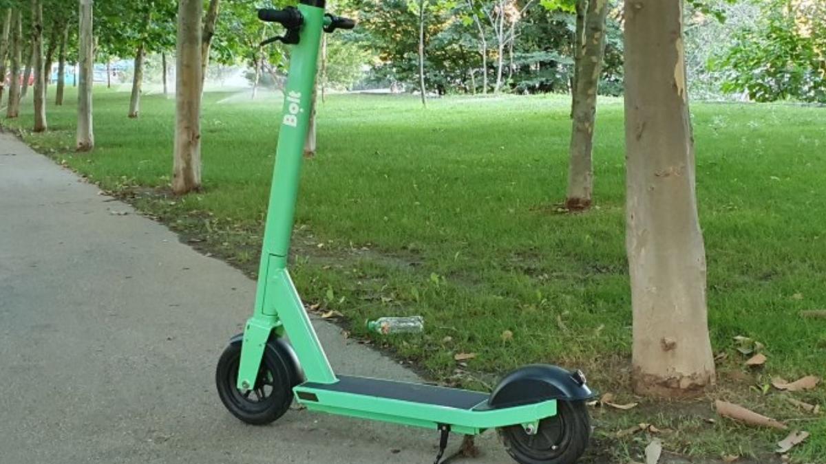 galateni filmati incearca urce pe motocicleta o tricicleta electrica furata