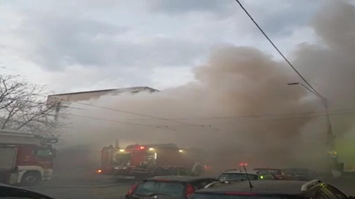 incendiu puternic in capitala sector 5