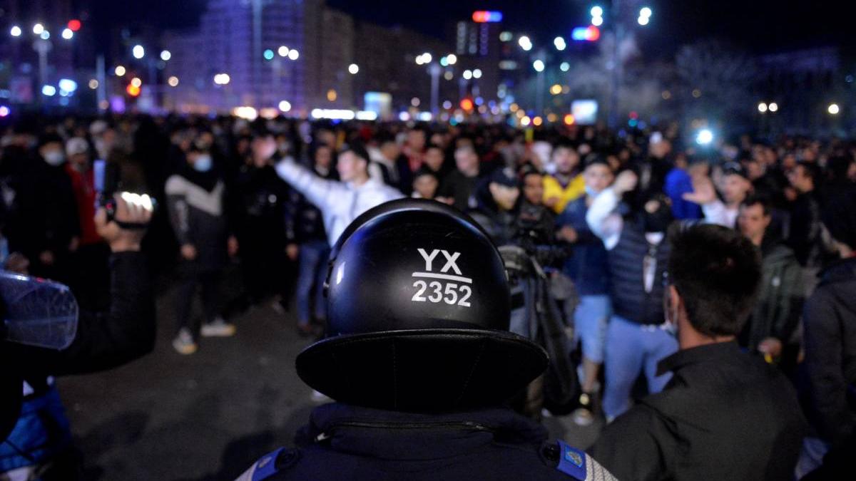 persoane vandalizat centru bucuresti atacat jandarmi audieri