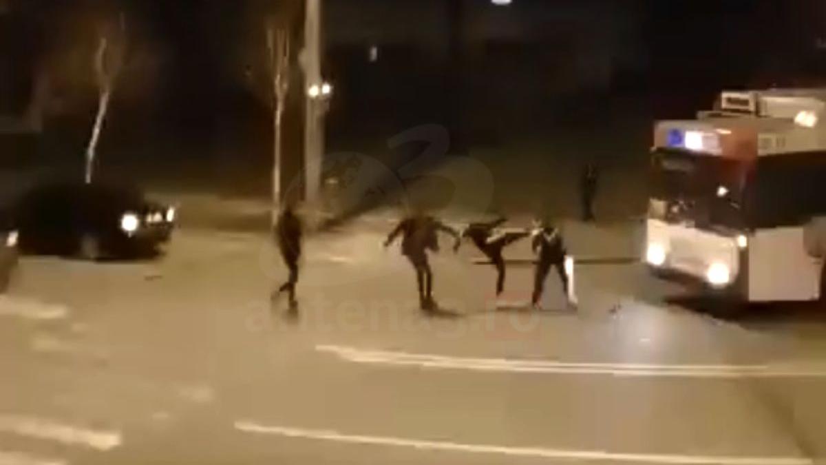 imagini politist local baia mare batut pe strada