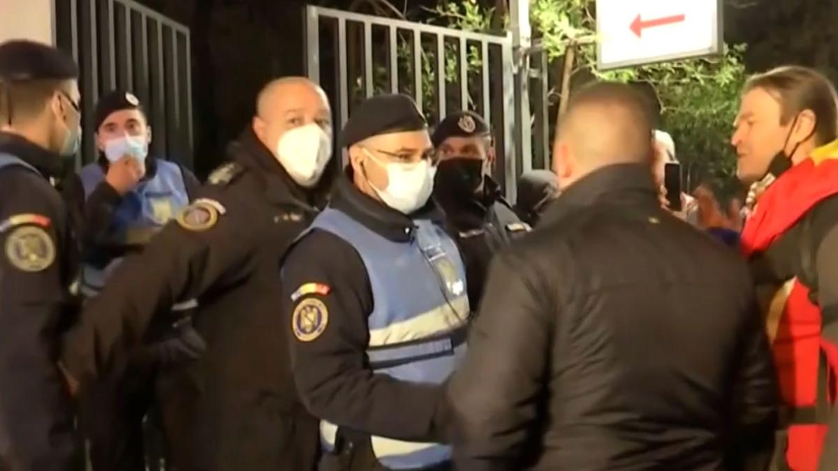 protestatari spitalul foisor bataie jandarmi pacienti evacuati