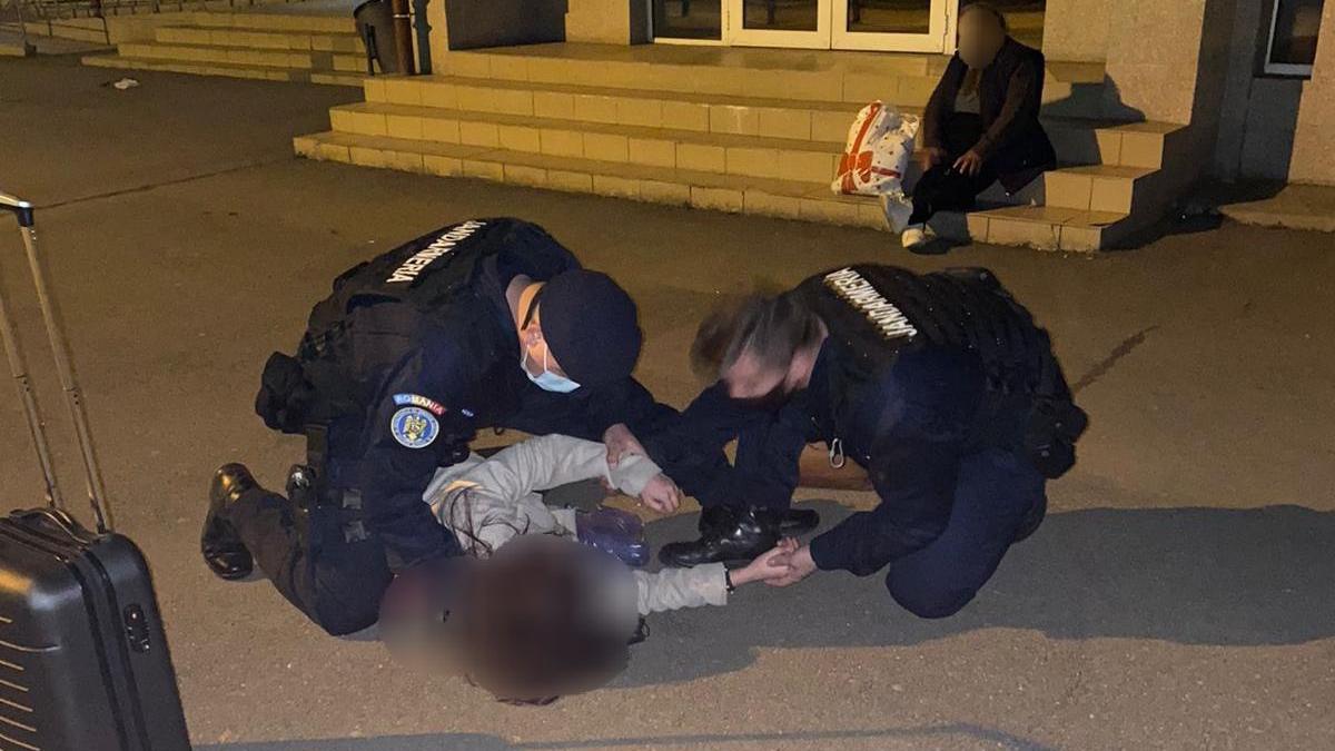 tanara lesinat gara bistrita coborat tren