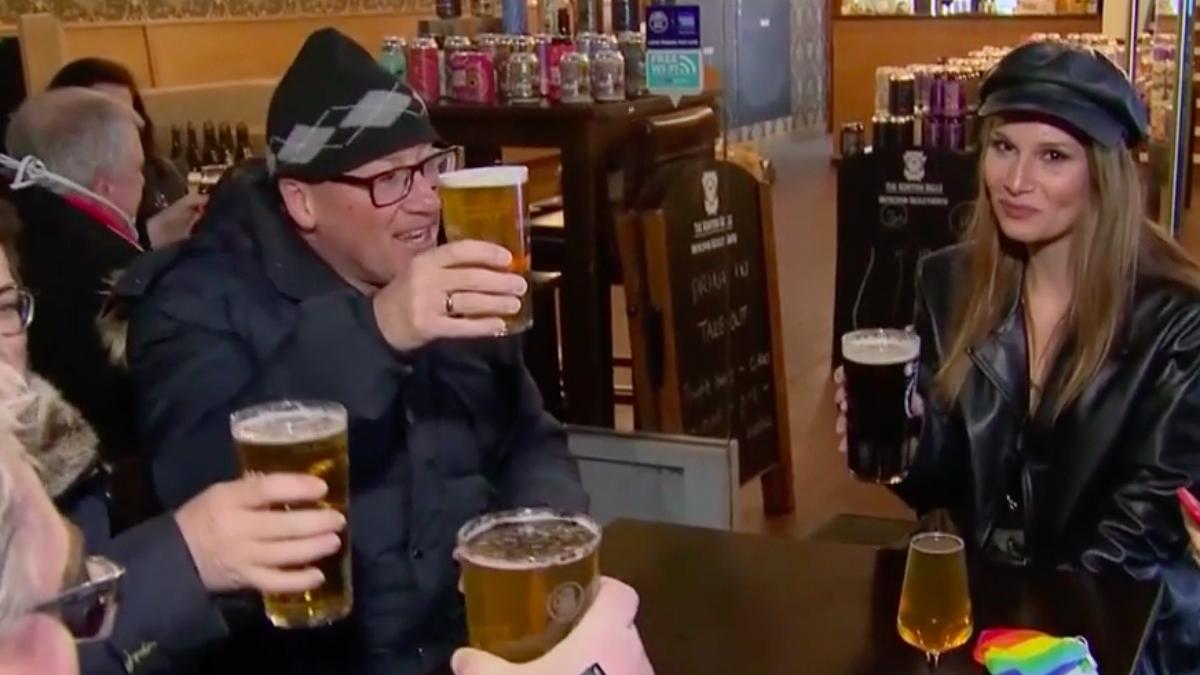 marea britanie redeschis terase puburi pline de la miezul noptii