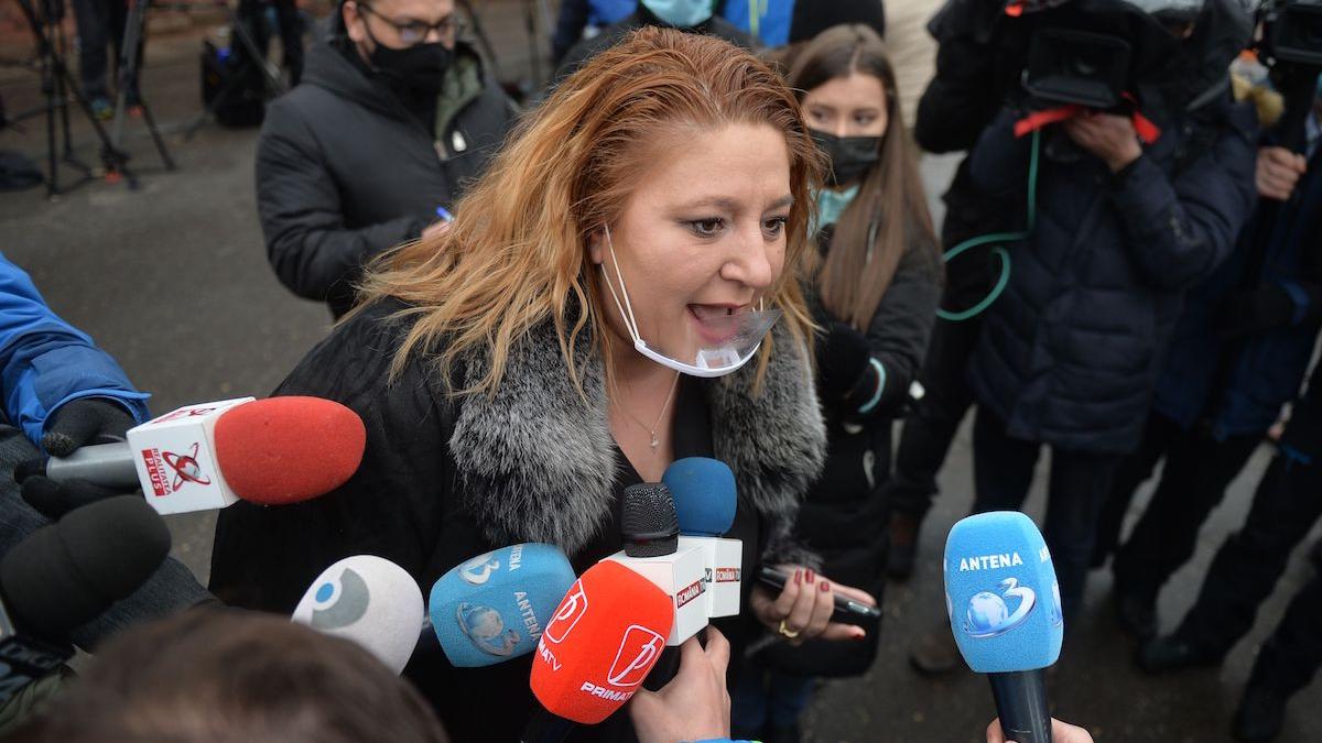 sosoaca permis arma paza non stop