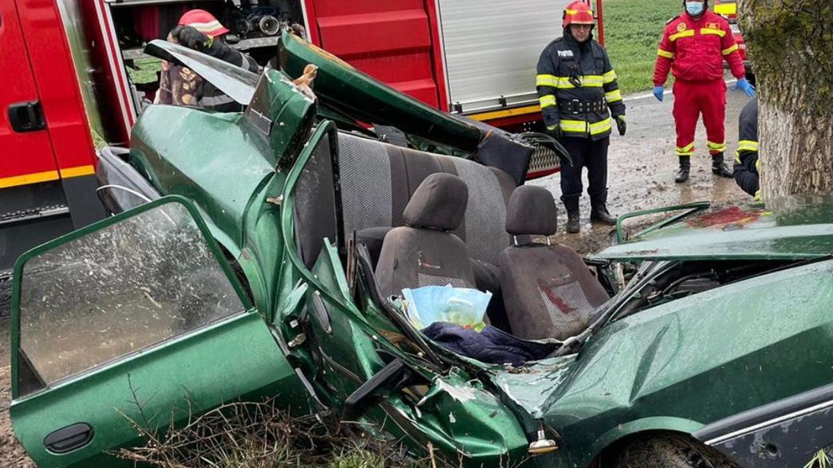 dacia 1310 rupta in doua accident constanta tulcea