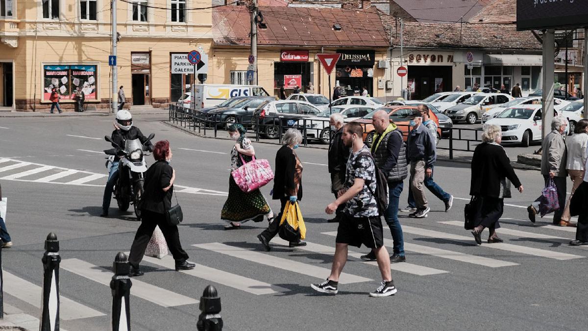 proiect mai pietonii telefon traverseaza strada amenda