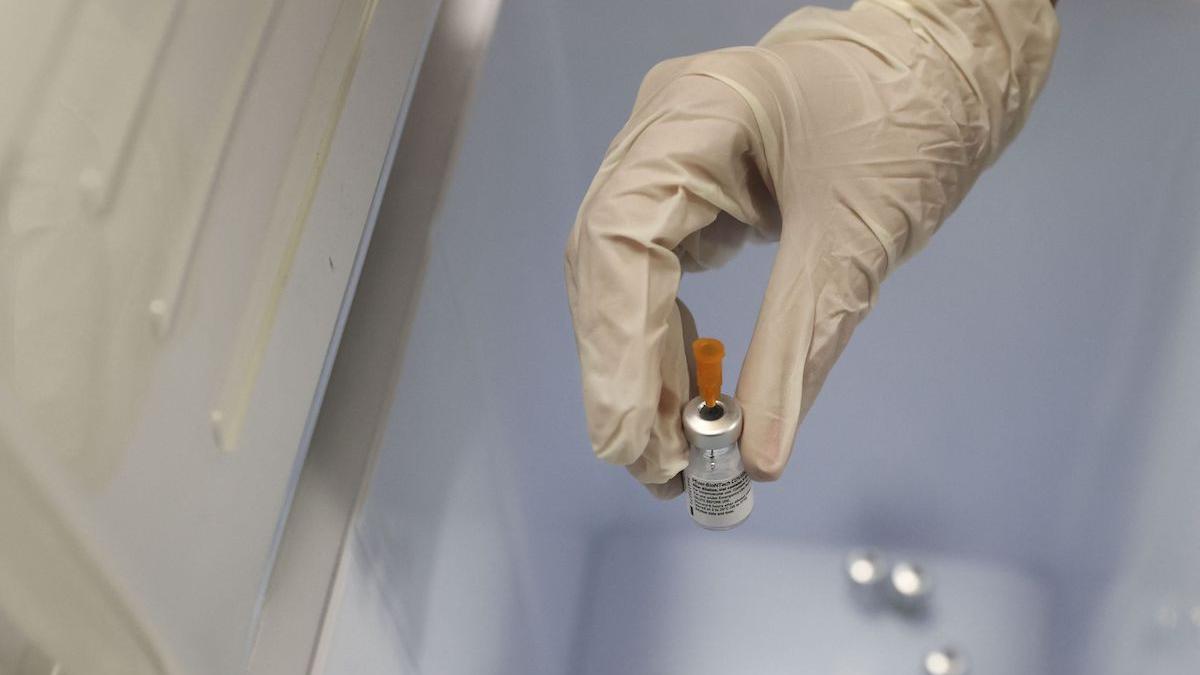 femeie vaccinare mai multe ori imunizata ambele doze