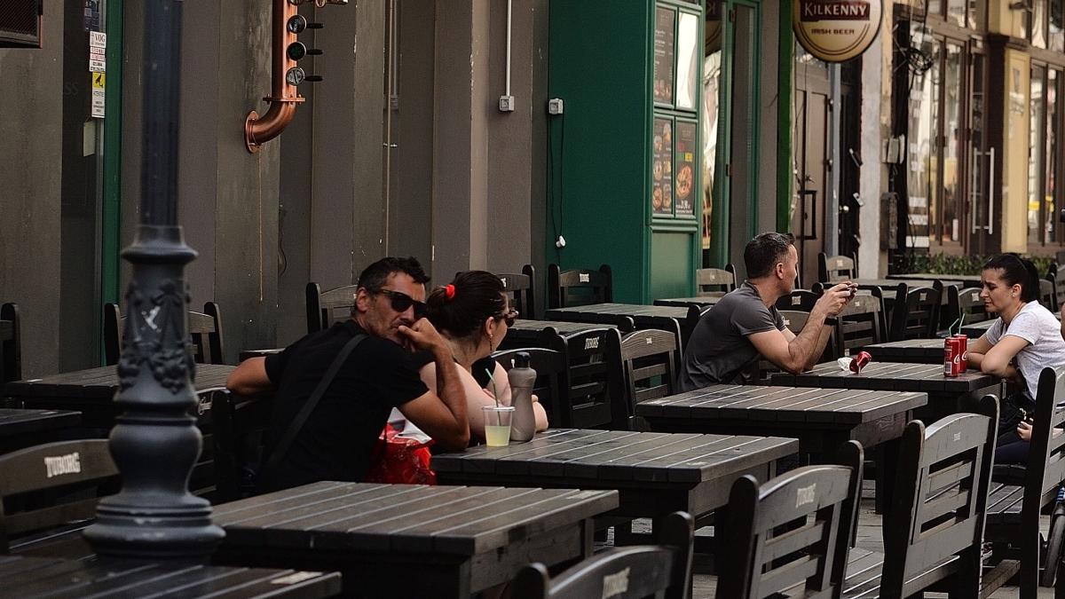 barbat inarmat topor a incercat sa cerseasca bani terasa galati