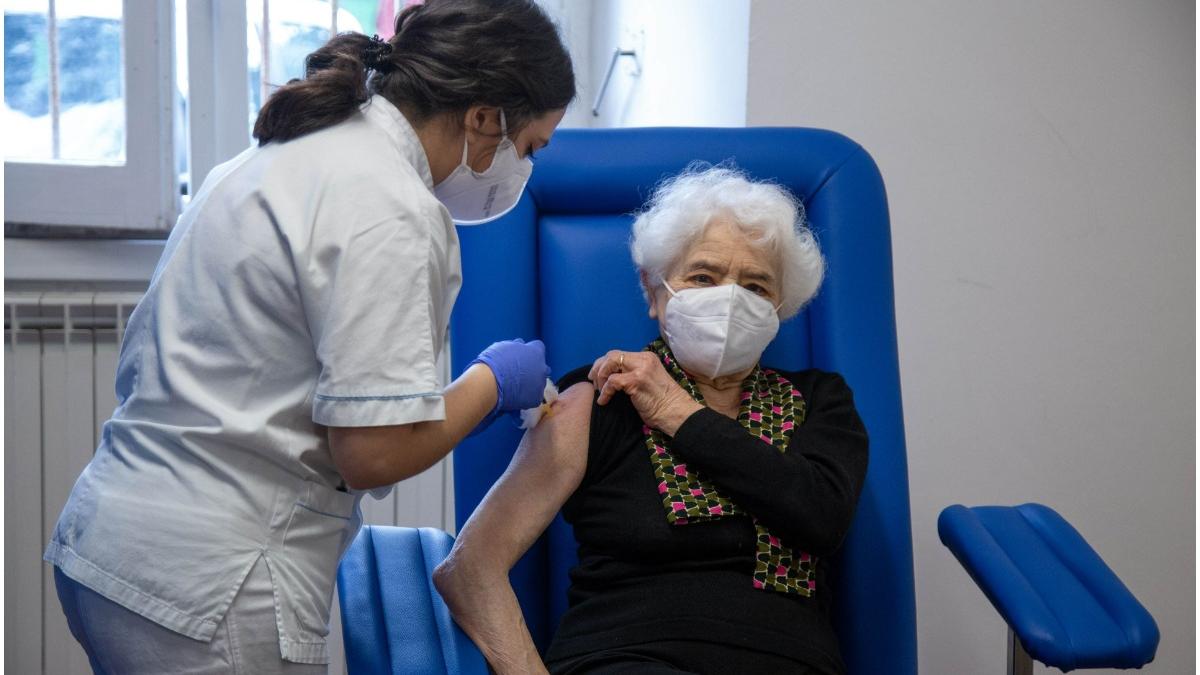 batrana centru vaccinare sechestrata fiica mexico city