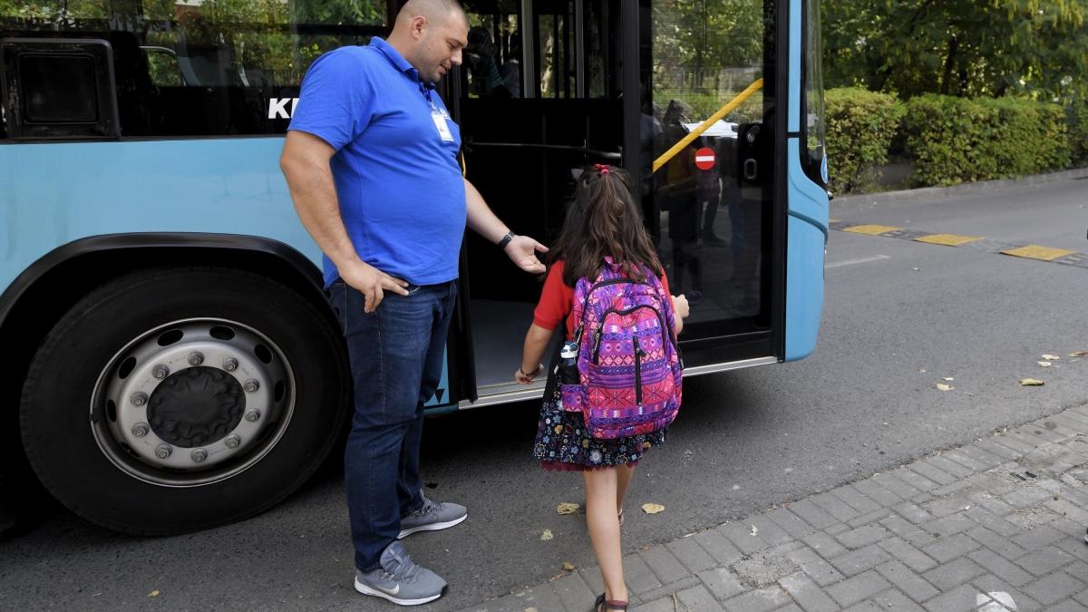 elevii din invatamantul primar transport gratuit la scoala