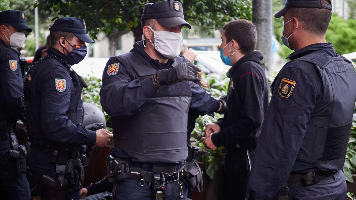 roman arestat spania drujba bar masca