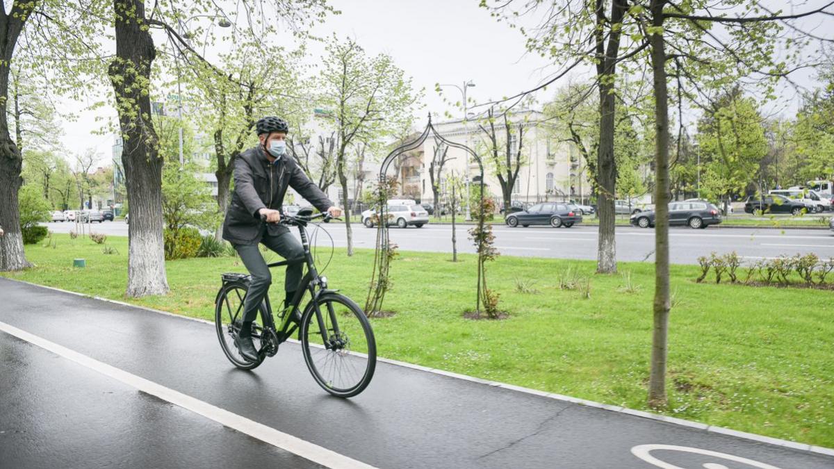 klaus iohannis bicicleta cotroceni vinerea verde
