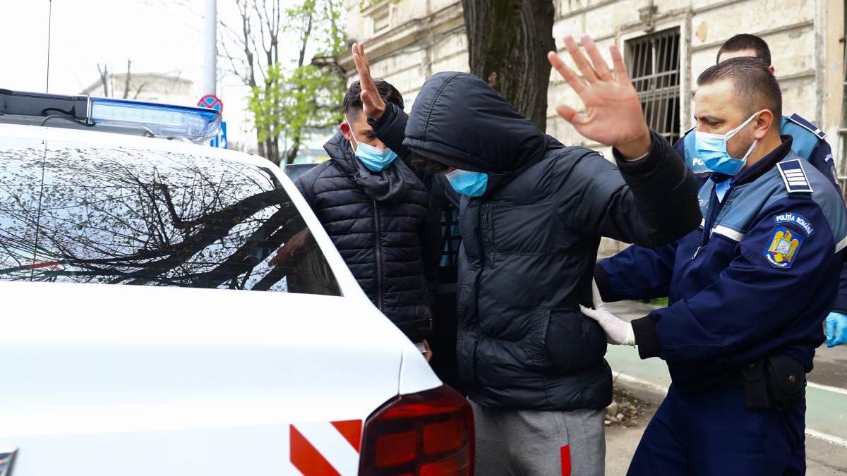 tanar beat impartit pumni picioare tulcea masina avariata