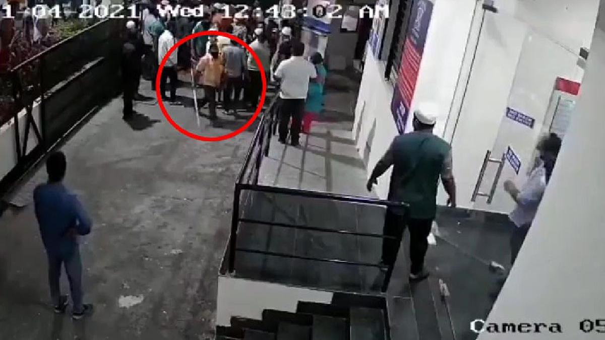 medici indieni atacati rude indurerate pacientilor decedati covid 19