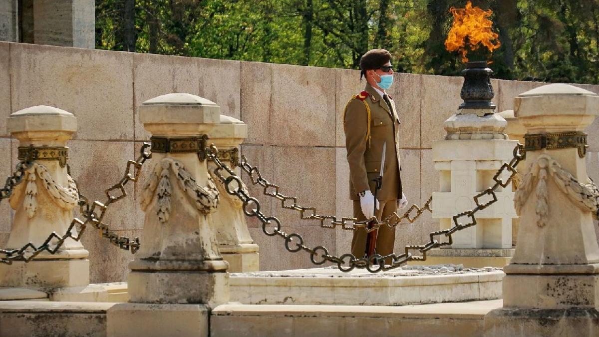 soldati parcul carol batjocoriti scuipati copii