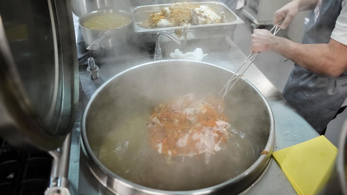 persoanele defavorizate pot beneficia de tichete sociale pentru mese calde