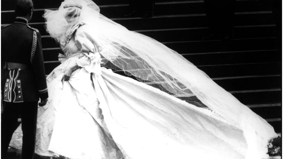 rochie mireasa printesa diana expusa palat kensington