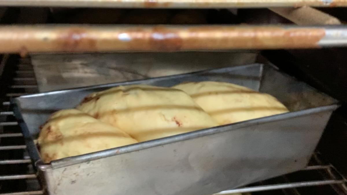 cat costa ce contine cozonac supermarket