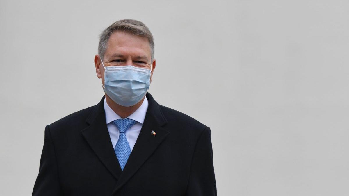 klaus iohannis mai multe centre drive through vaccinare