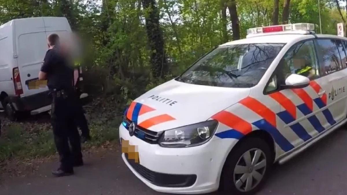 barbat roman injunghiat abandonat strada olanda