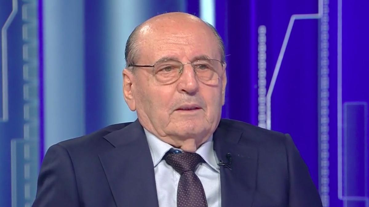 Prof. dr. Constantin Dulcan despre miracolul de la Sfântul Mormânt: "Lumea lua Lumina în palme şi îşi punea pe faţă. Nu ardea, nu era fizică"