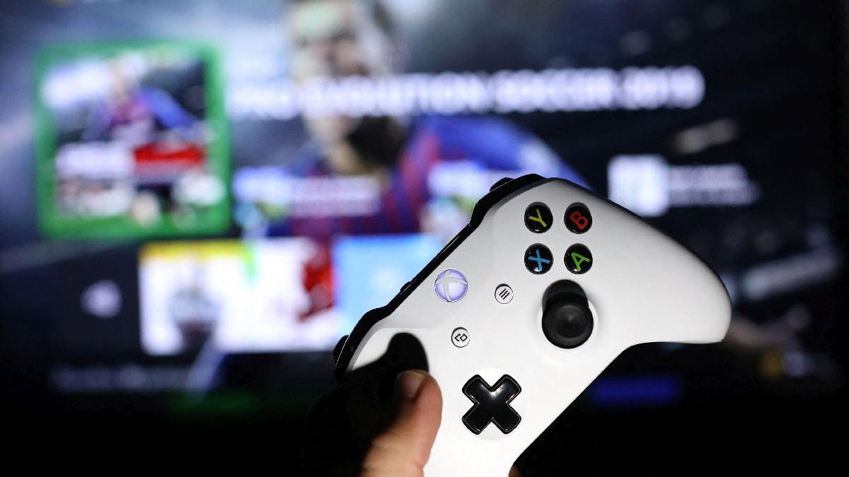 barbat gasit mort marea britanie joc pe calculator