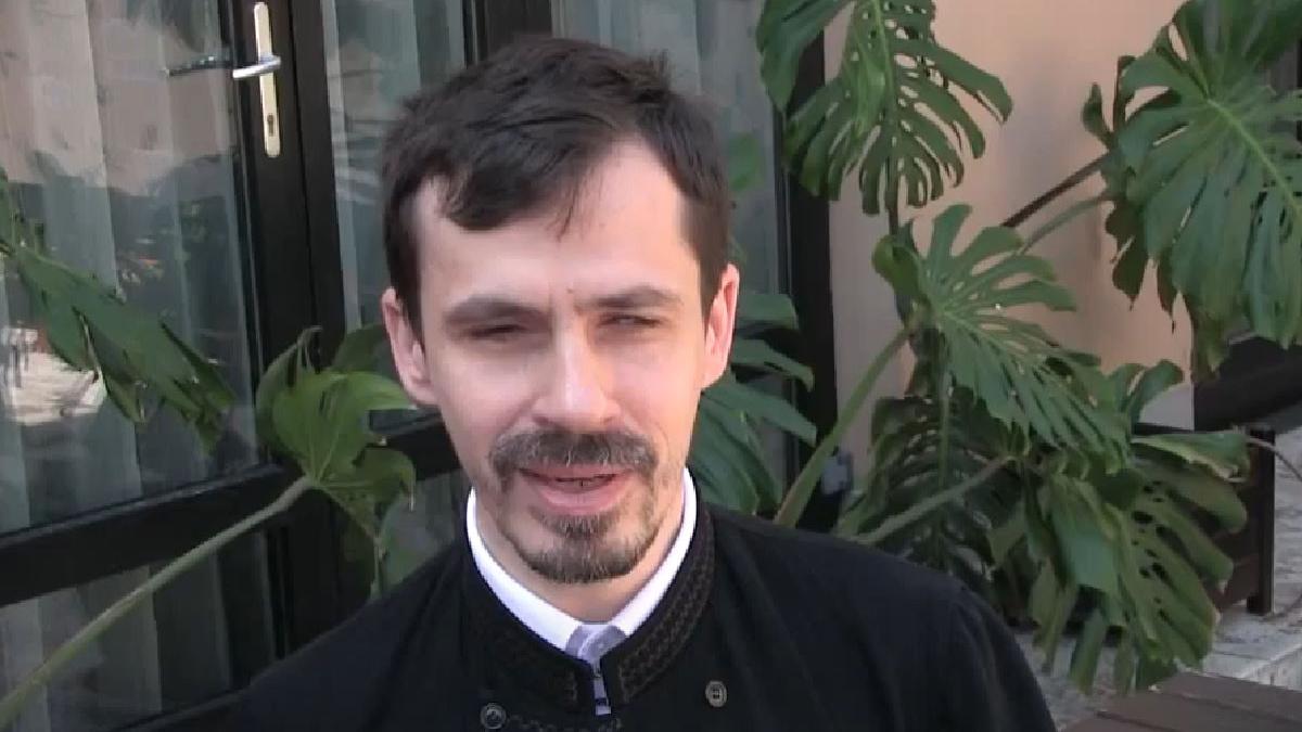 preot nevazator impartit lumina noaptea de inviere