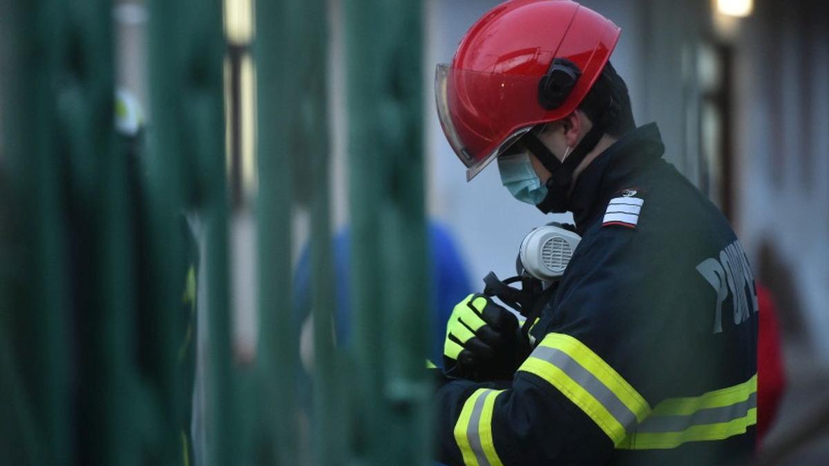 copil ramas blocat masina cheile contact