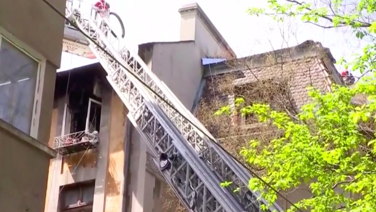 incendiu apartament centrul capitalei proprietarul imobilizat de politisti