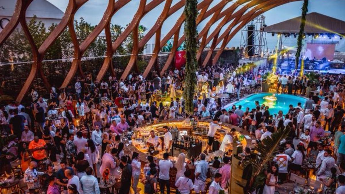 radu tincu despre petrecerile uriase de pe litoral