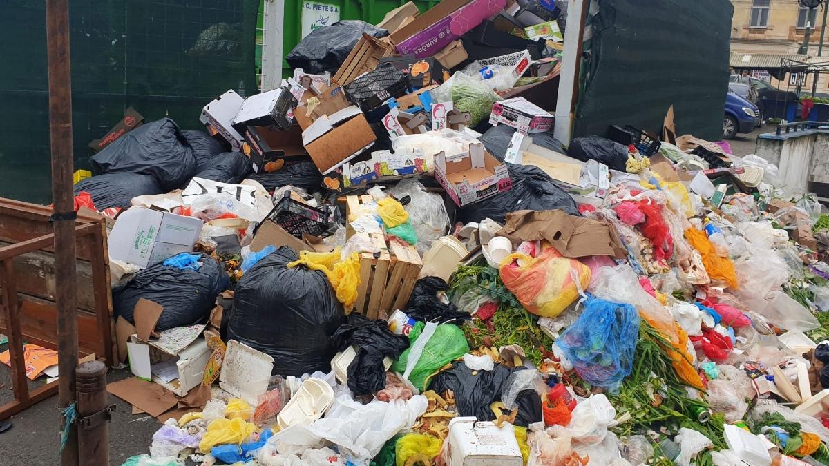 munti de gunoaie strazi ploiesti o saptamana operator salubritate nu a ridicat deseuri