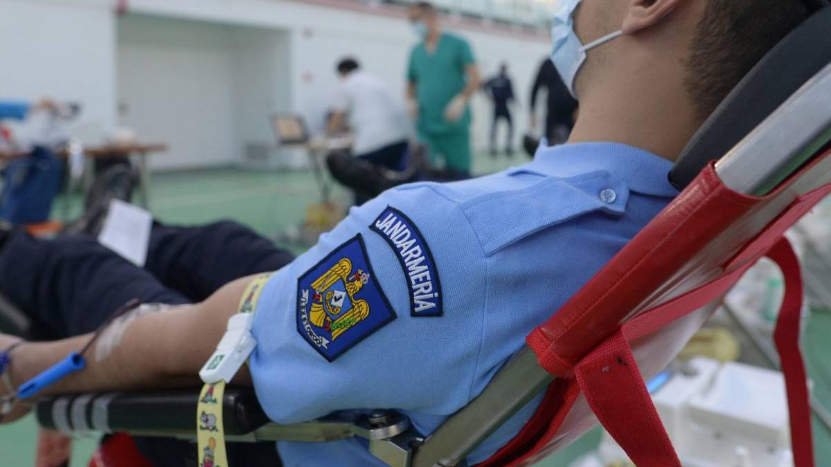 jandarm injunghiat barbat ameninta