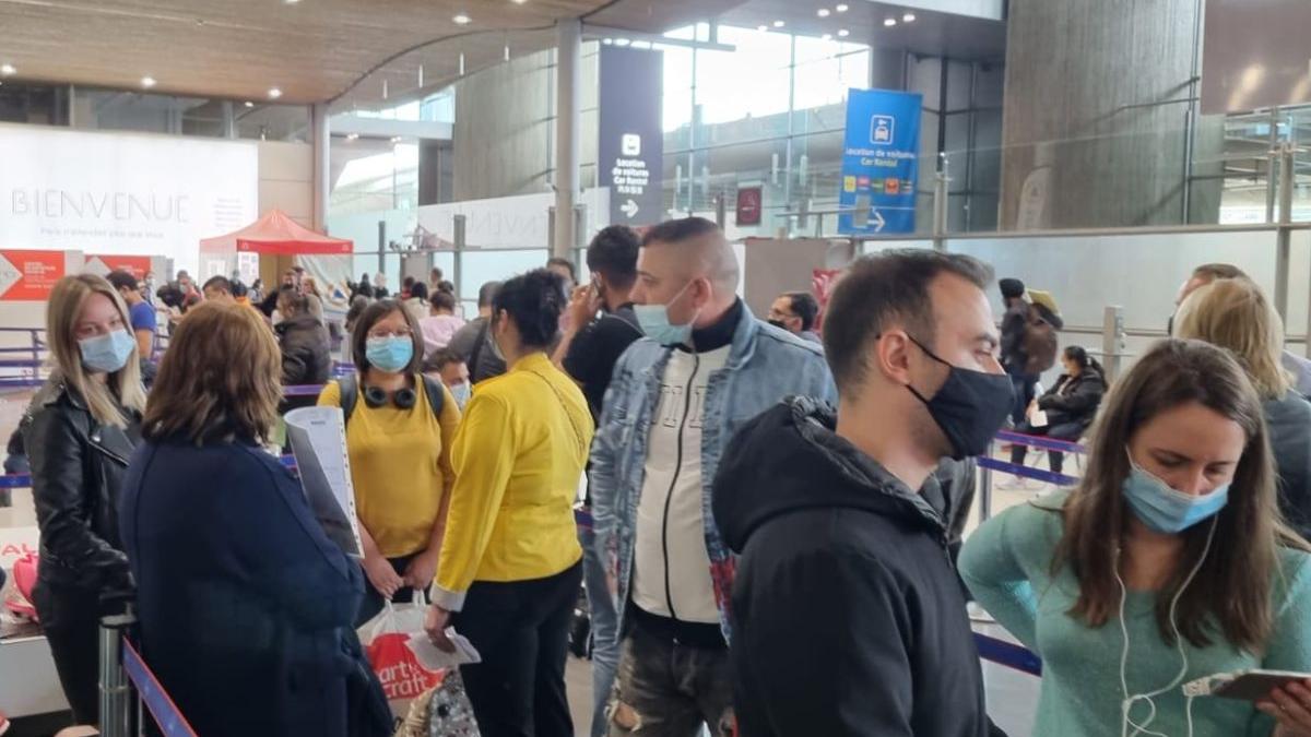 romani blocati aeroport helsinki paris muncitori